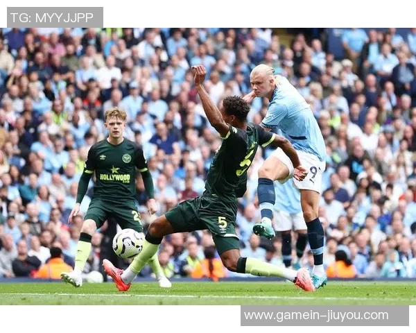 世界杯激战巴黎圣日耳曼狂胜曼城五球红牌事件引发全场热议